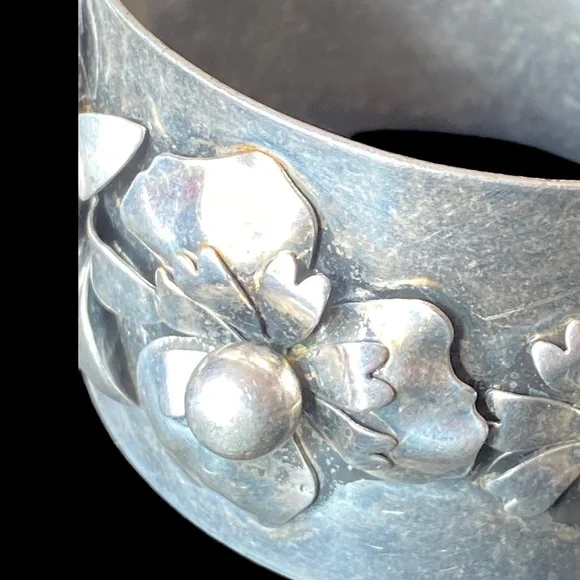 Vintage Floral Silver Toned Cuff Bracelet - Picture 2 of 13
